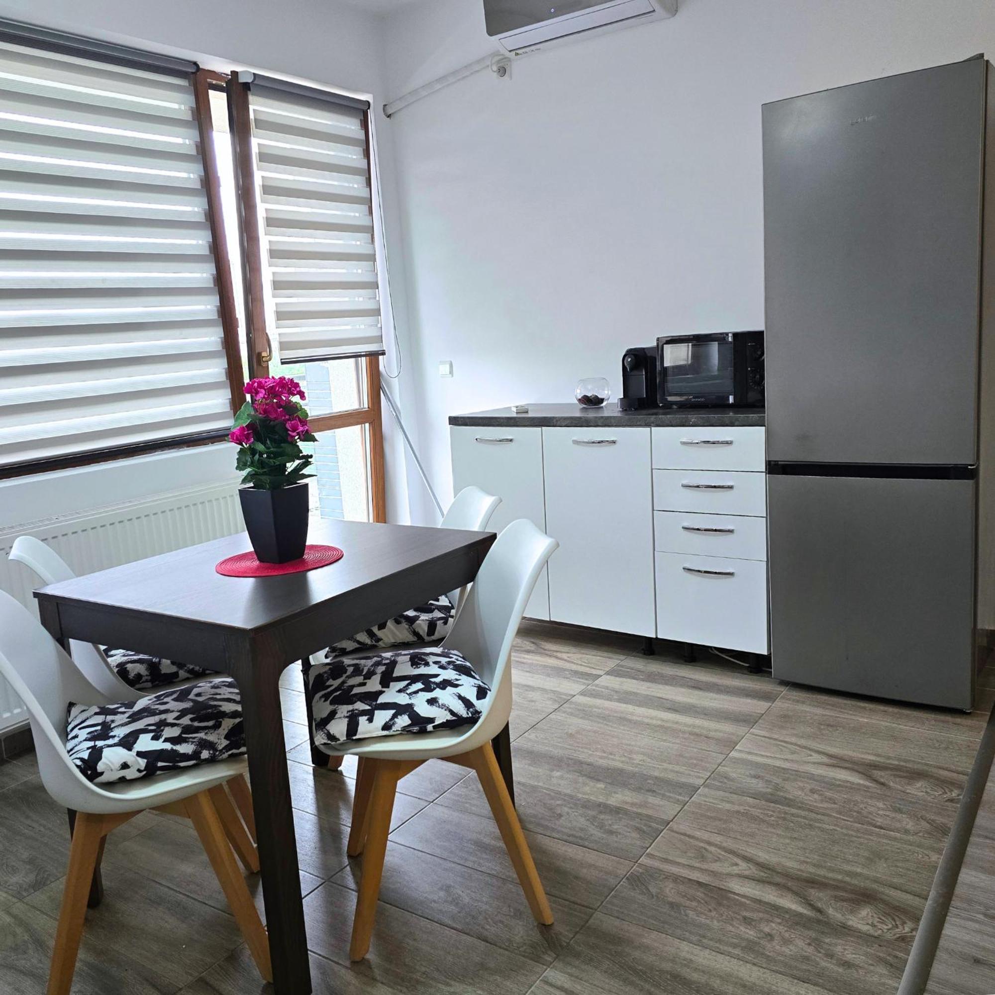 Apartment "Solar 48", Private Parking, One Bedroom Bukarest Exteriör bild